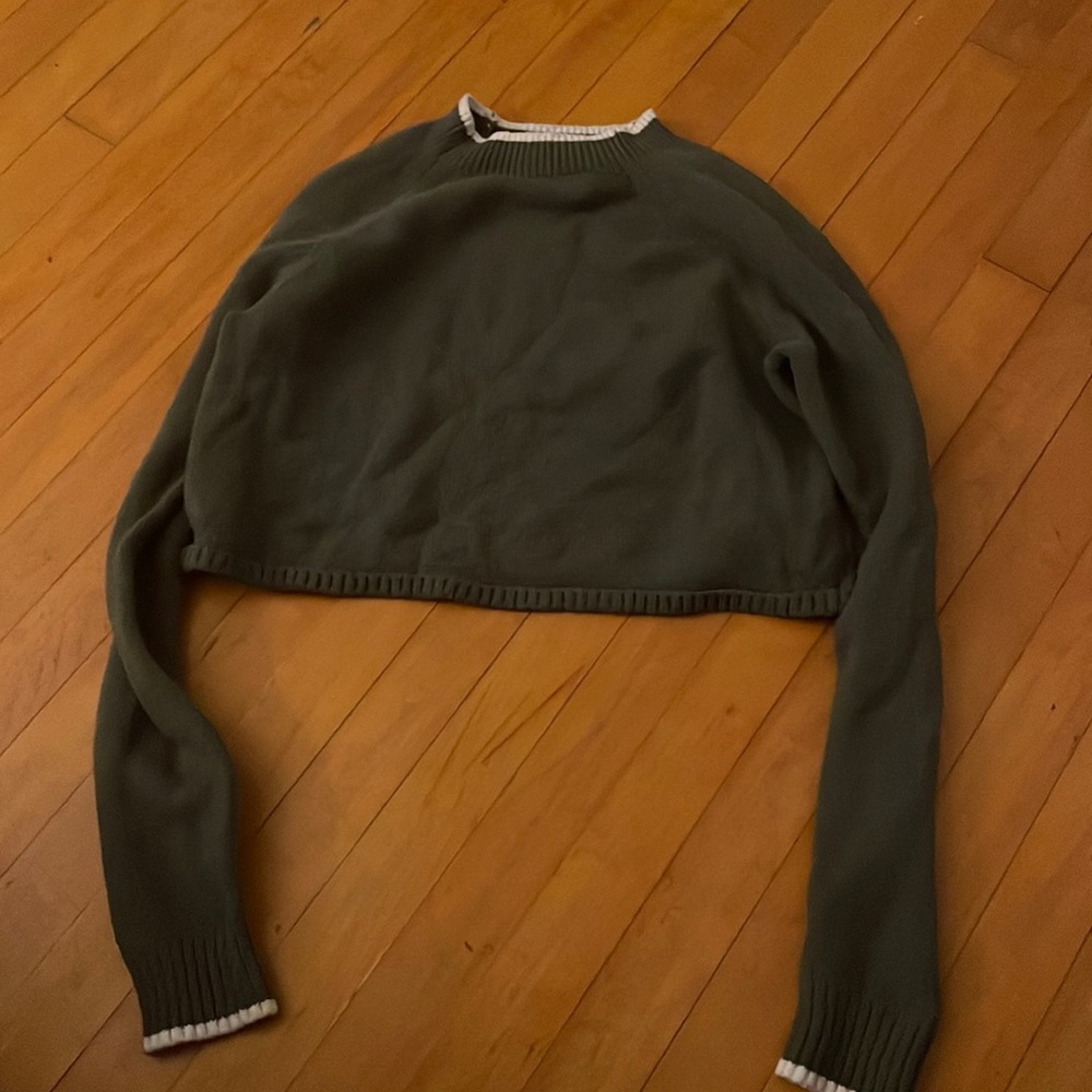 Green cropped sweater
